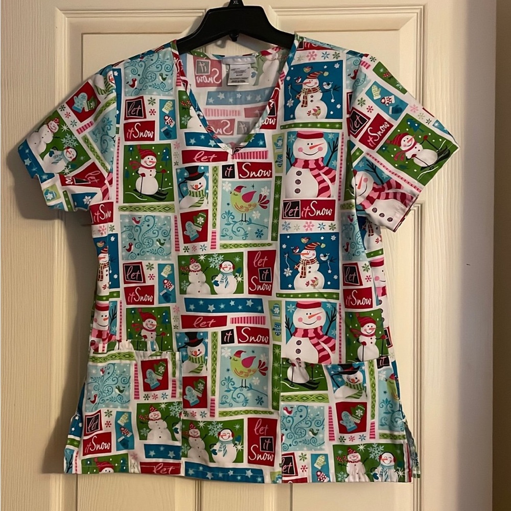 Women’s Snowman Scrub Top Small